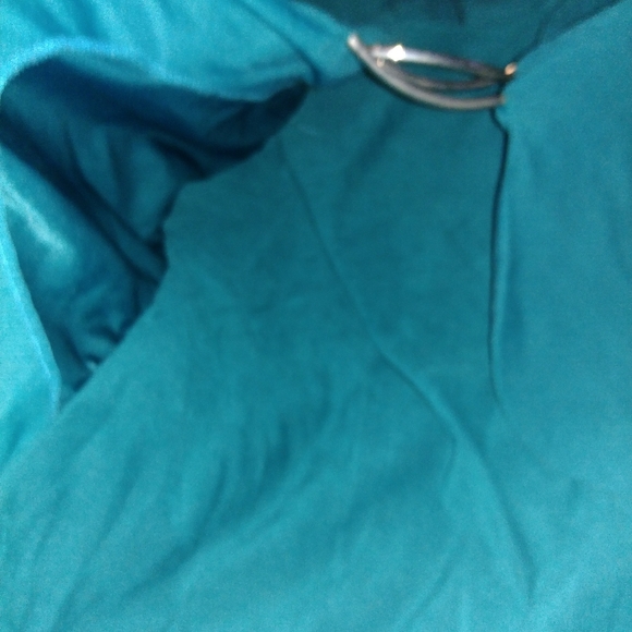 Small green dress with silver in front - Picture 3 of 3